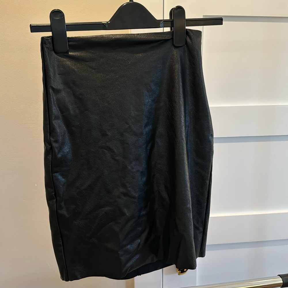 Commando Slimming Faux Leather Skirt